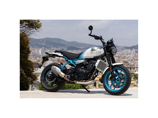 ロイヤルエンフィールドが新型バイク「ゲリラ450」発表 スリムで軽快な