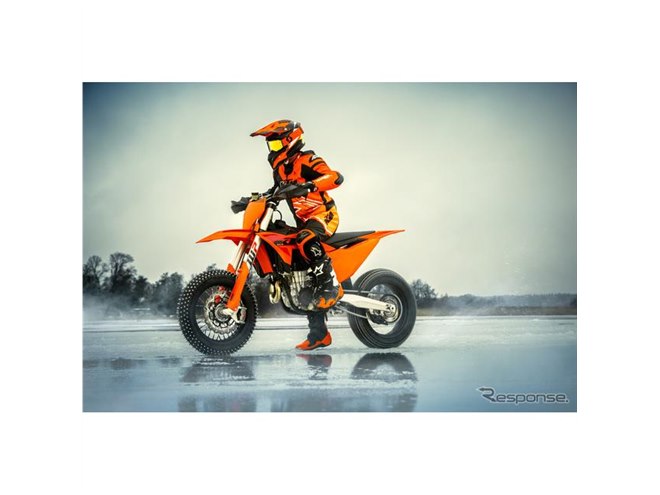 KTM、スーパーモト『KTM 450 SMR』2025年モデルを発表 - 価格.com