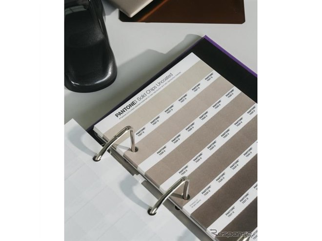 ポルシェ「ターボナイト」発表、色見本帳「パントン」と共同開発の特別