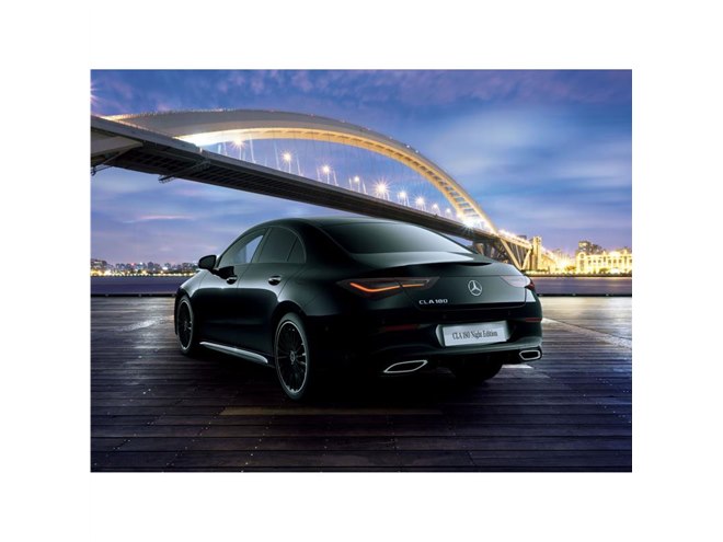 メルセデス・ベンツCLA」にオールブラックで仕立てた限定車 - 価格.com