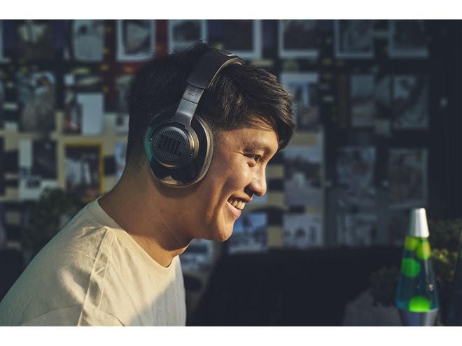 JBL、デュアルワイヤレスに対応したゲーミングヘッドセット