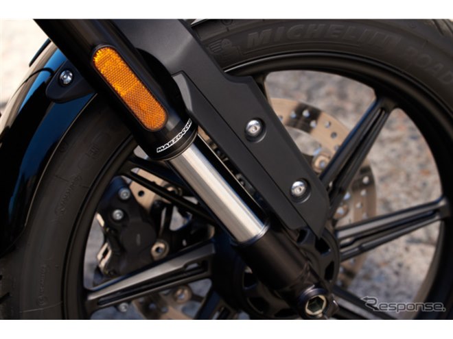 トライアンフが新型『スピードツイン900』を発表、119万9000円から