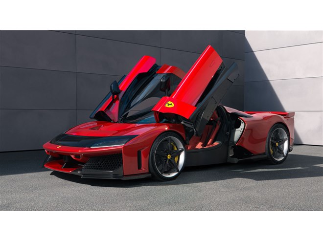 フェラーリが新たな“スペチアーレ”「F80」を世界初公開 - 価格.com