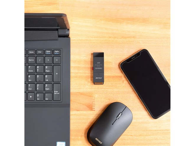 バッファロー、読み込み約1050MB/sのスティック型SSD「SSD