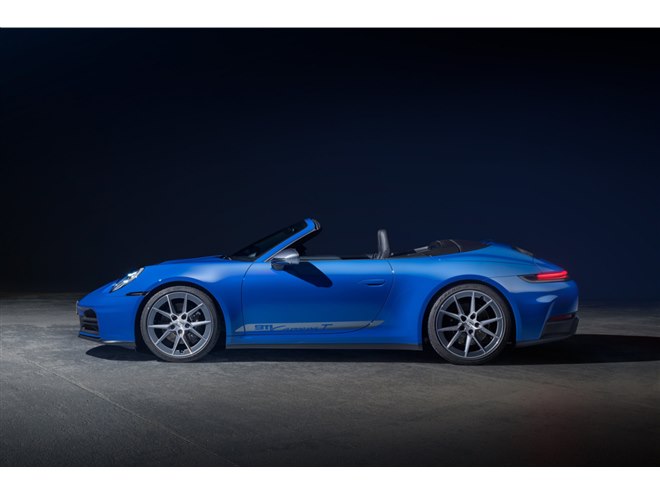 カブリオレ」もラインナップ 改良型「ポルシェ911カレラT」登場 - 価格.com