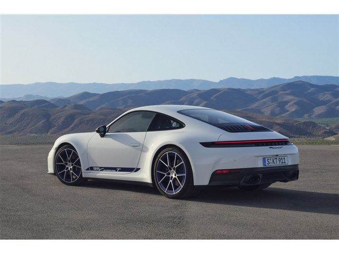 カブリオレ」もラインナップ 改良型「ポルシェ911カレラT」登場 - 価格.com
