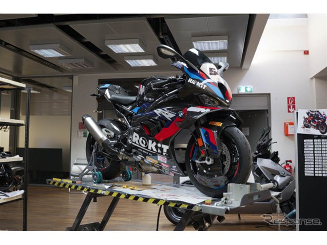 BMW、スーパーバイク優勝を讃え約896万円のド級マシンを限定発売