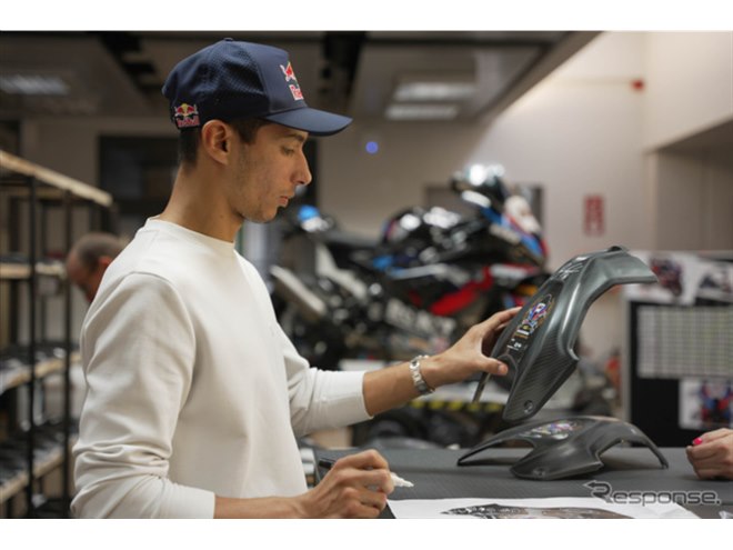 BMW、スーパーバイク優勝を讃え約896万円のド級マシンを限定発売