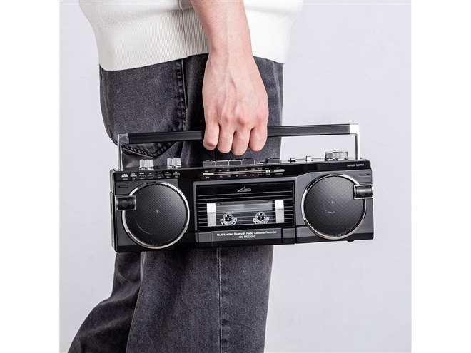 サンワ、Bluetoothを搭載した80年代デザインのラジカセ「400