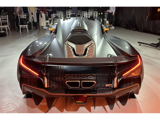 全世界399台限定で発売 マクラーレンが最高峰モデル「W1」を日本初披露