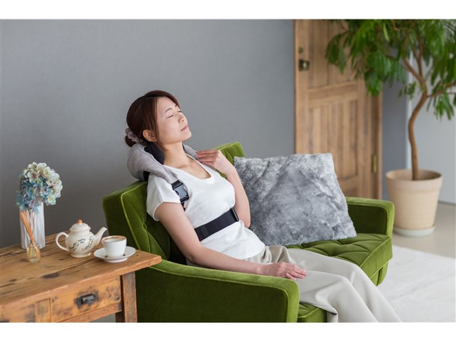 �{�̂�L�k�x���g�ő̂ɌŒ肷�邱�Ƃŗ���𗣂��Č����̃}�b�T�[�W���ł���