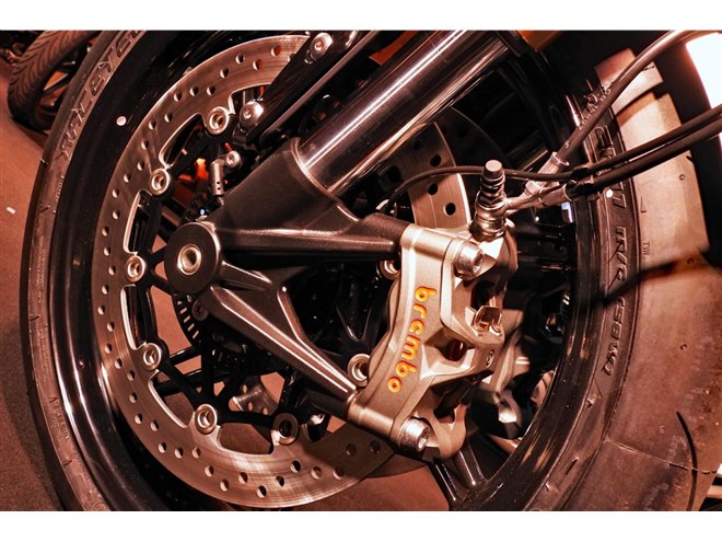 brembo ブレーキキャリパー & ディスクセット　トライアンフボンネビル brembo ブレーキキャリパー & ディスクセットトライアンフボンネビル