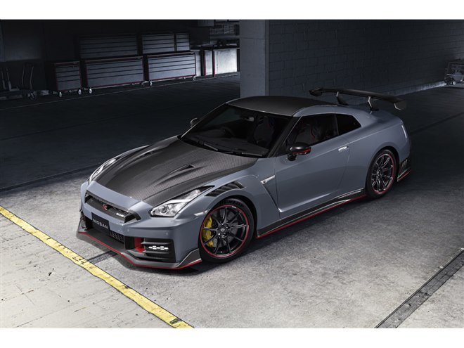 日産はレーシングカーから市販予定の初公開モデルまで多様な車両
