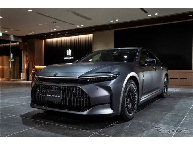 トヨタ『クラウンクロスオーバー』のオープンカー公開！ 特別仕様の
