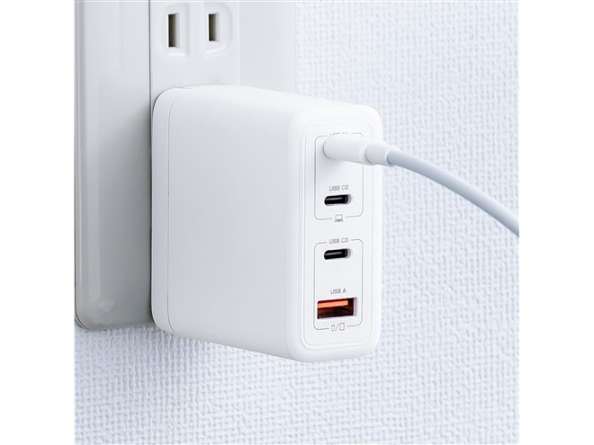 サンワ、4台同時に充電できるUSB充電器「700-AC043W」 - 価格.com
