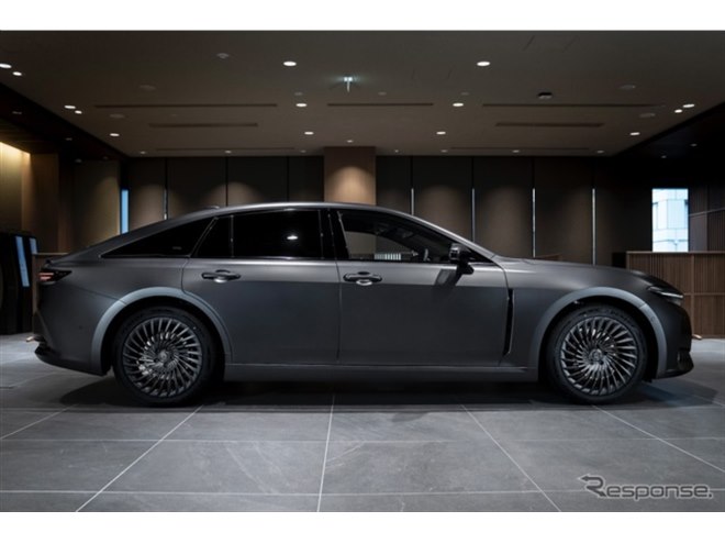 マットメタル”シリーズ第3弾、トヨタ『クラウン』セダンに設定 - 価格.com