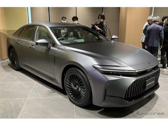 マットメタル”シリーズ第3弾、トヨタ『クラウン』セダンに設定 - 価格.com