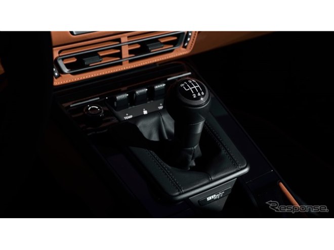 ポルシェ60周年記念限定車『911 S/T』が100万ドルで落札…新車価格の3倍