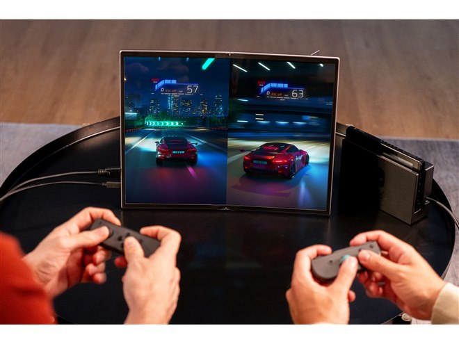 341,820円、折りたたみ式の有機ELパネルを採用した17.3型