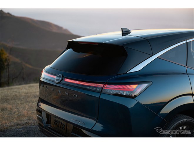 日産が新色「オーロラブルーメタリック」開発、白黒グレー人気に挑む