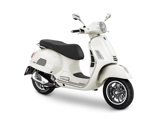 特別価格専用ページとなります。 ベスパが「GTS 300スーパー」を発売 モダンな装いと力強い走行