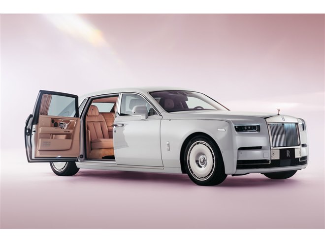 世界でたった1台だけ 「花見」をテーマに仕立てた「ロールス・ロイス