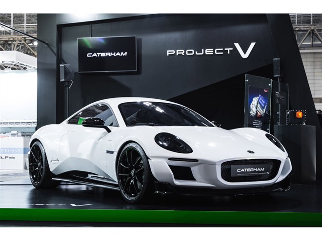 ケータハムはEVスポーツカーと昔ながらの「スーパーセブン」を展示