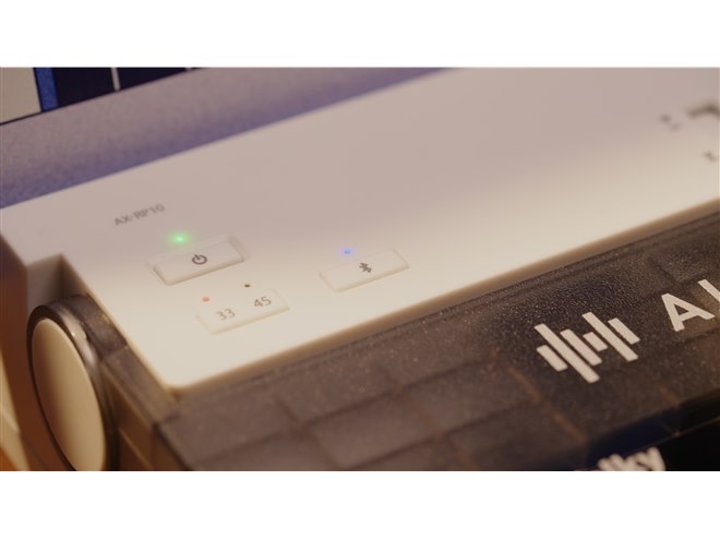 東芝、ジャケットを飾れるBluetooth対応のレコードプレーヤー「AX-RP10