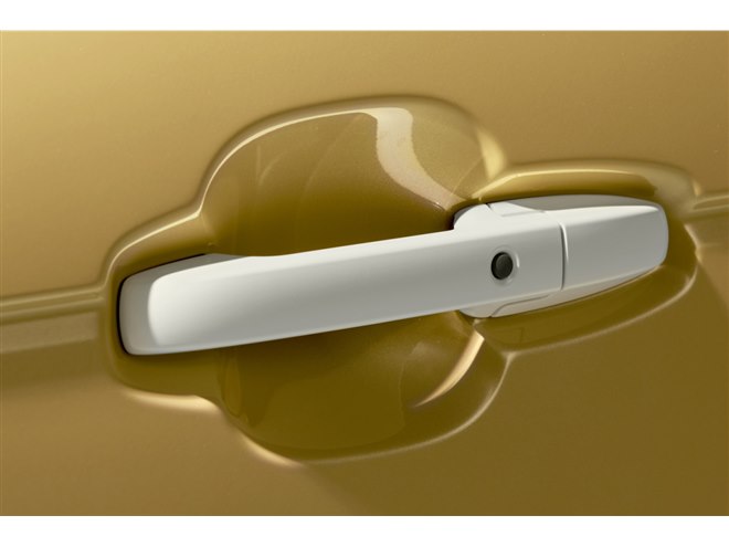 �uN-BOX�t�@�b�V�����X�^�C���v�̃t�����g�A�E�^�[�h�A�n���h���B