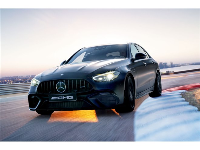 ブラックのドレスアップが決め手の限定車「メルセデスAMG C63 S E