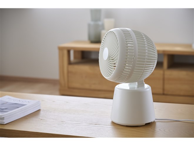 シロカ、最大330度首振りで部屋中に送風する「3D