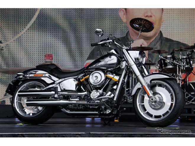 ターミネーター2』のあのハーレーが最新仕様で復刻！ 鏡面仕上げの