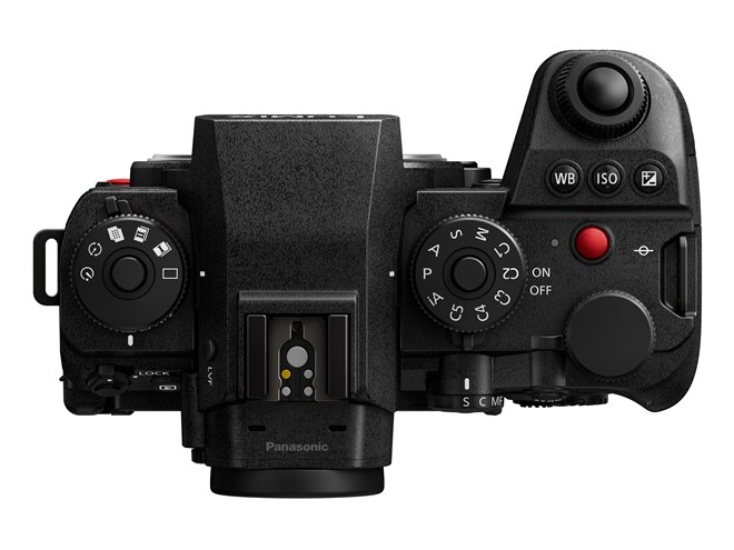 パナソニック、センサーが異なるフルサイズミラーレスカメラ「LUMIX