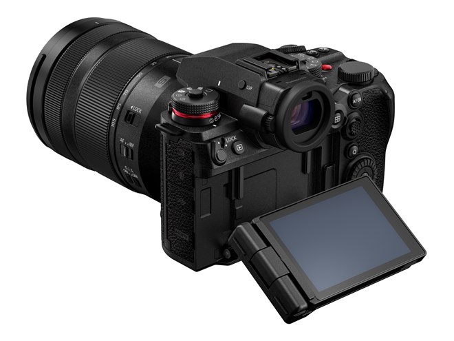 パナソニック、センサーが異なるフルサイズミラーレスカメラ「LUMIX