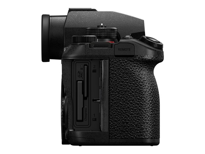 パナソニック、センサーが異なるフルサイズミラーレスカメラ「LUMIX