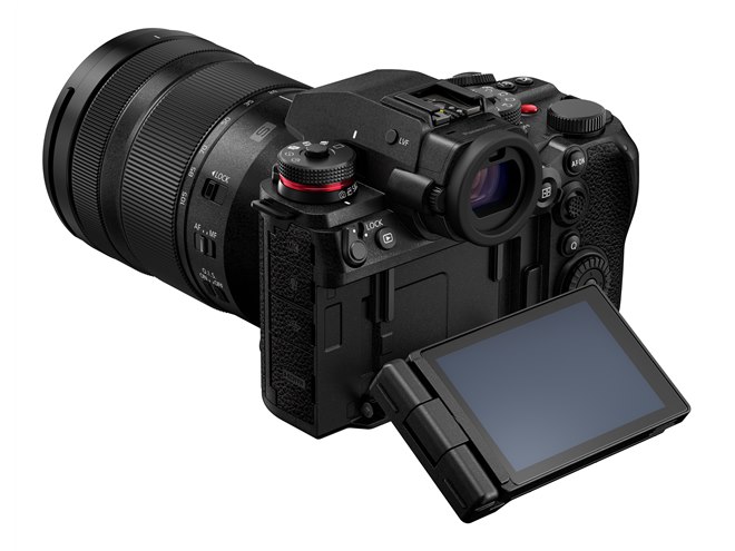 パナソニック、センサーが異なるフルサイズミラーレスカメラ「LUMIX