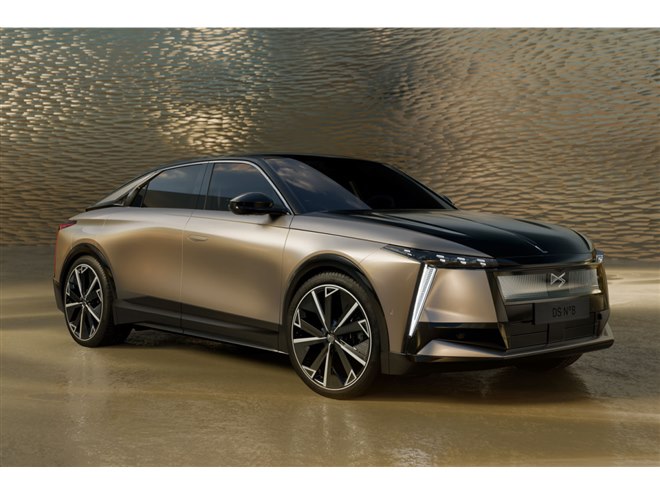 DSが新たなフラッグシップサルーン「DS N°8」を先行展示 - 価格.com