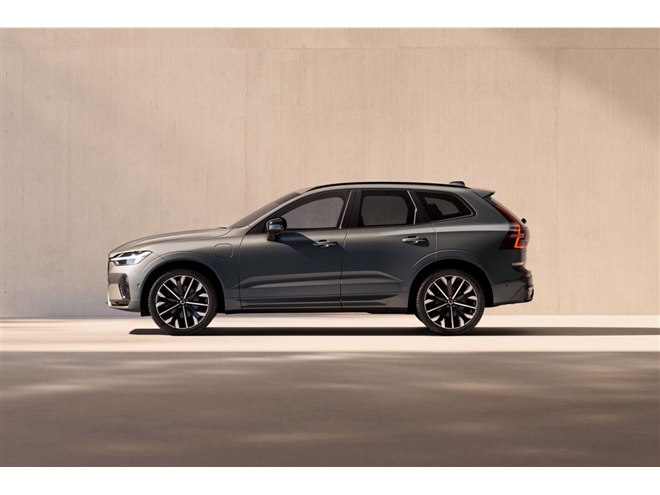 デザインや機能が進化した改良型「ボルボXC60」発売 - 価格.com