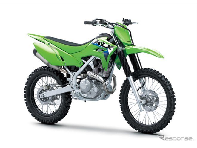 カワサキの人気オフロード車『KLX230R』、一軸バランサー追加で