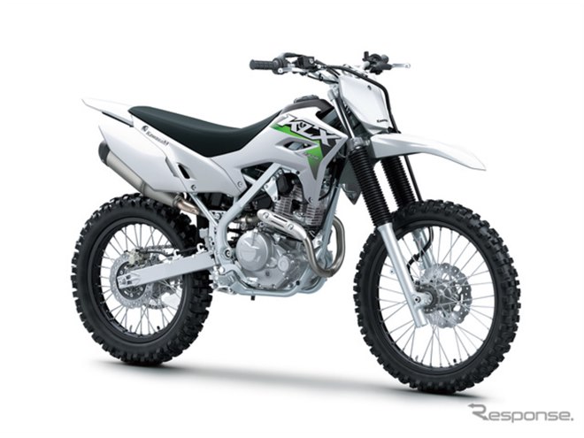 夢が膨らむバイクだな」進化したカワサキのオフ車に熱視線！ 54万円台