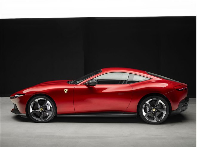 フェラーリが新型車「Amalfi（アマルフィ）」を世界初公開 - 価格.com