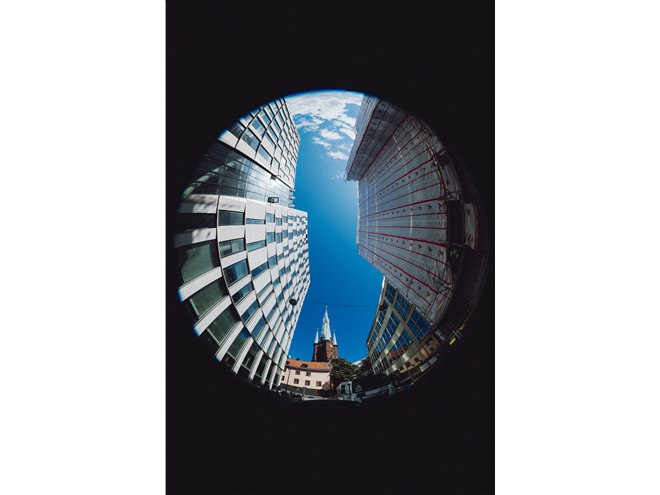 LAOWA、円周魚眼と対角魚眼に対応したズーム式フィッシュアイレンズ「8