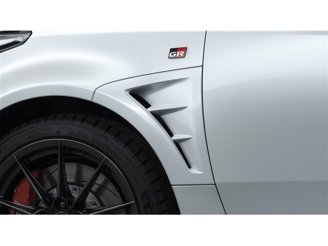 トヨタが「GRヤリス」に空力パーツキット「エアロパフォーマンス