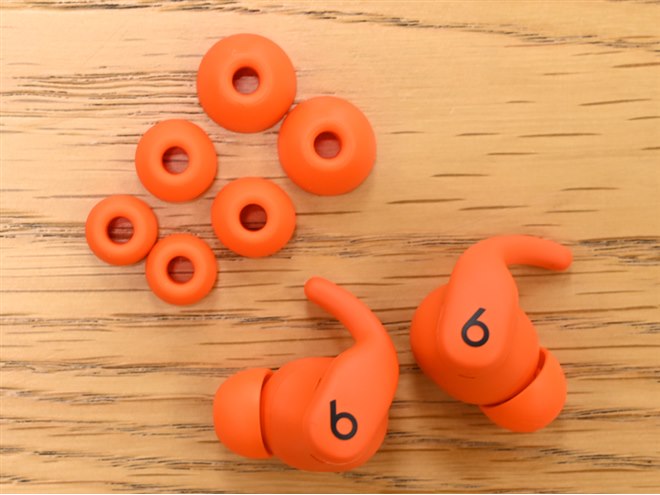 ほぼ新品】Powerbeats Fit スパークオレンジ Amazon.co.jp: Beats