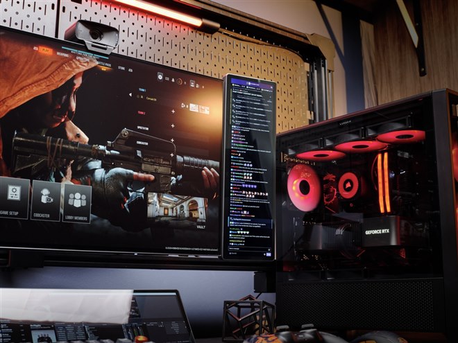 Corsair、ゲームチャットなどに便利な14.5型マルチタッチスクリーン