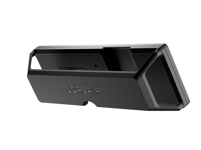 Corsair、ゲームチャットなどに便利な14.5型マルチタッチスクリーン