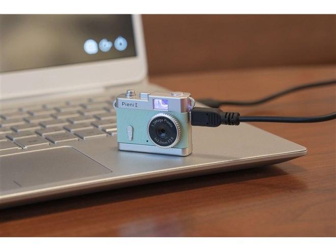 ケンコー、約18gの「トイカメラ Pieni II」に新色「ネモフィラ