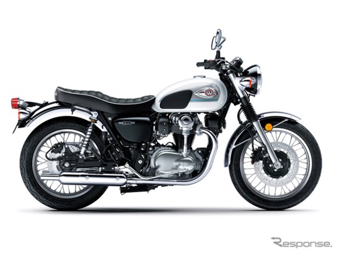 カワサキの大型レトロバイク『W800』にホワイトとブルーが登場、価格は