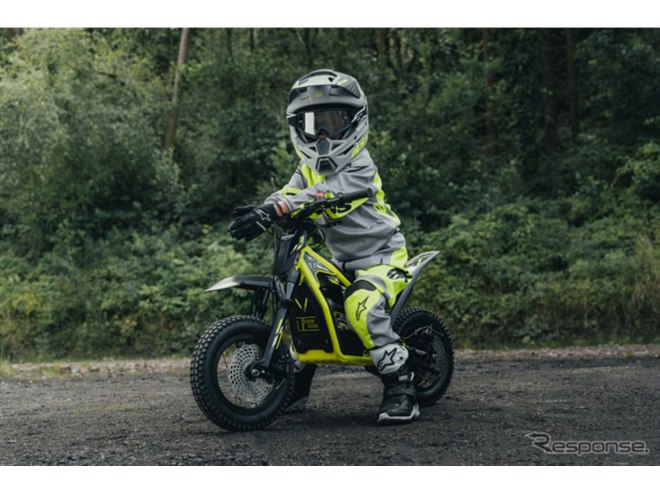 フェイジョア　トライアンフ 12 座って・立って2WAY、トライアンフからジュニアライダー向け電動オフ
