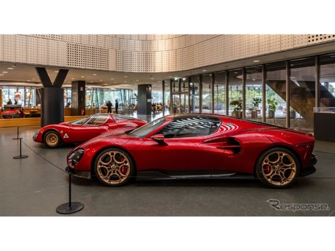 アルファロメオ『33ストラダーレ』、新旧モデルを初めて同時展示